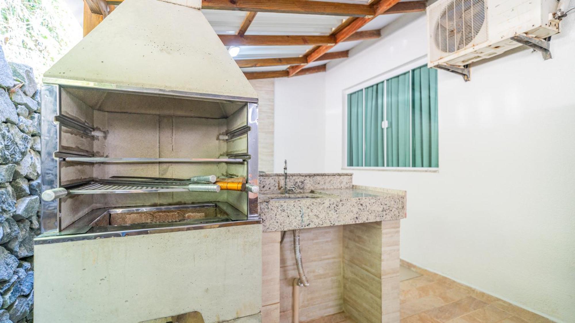 Residencial Com Piscina Possui Jacuzzi Aquecida Com Hidromassagem Villa Bombinhas Luaran gambar