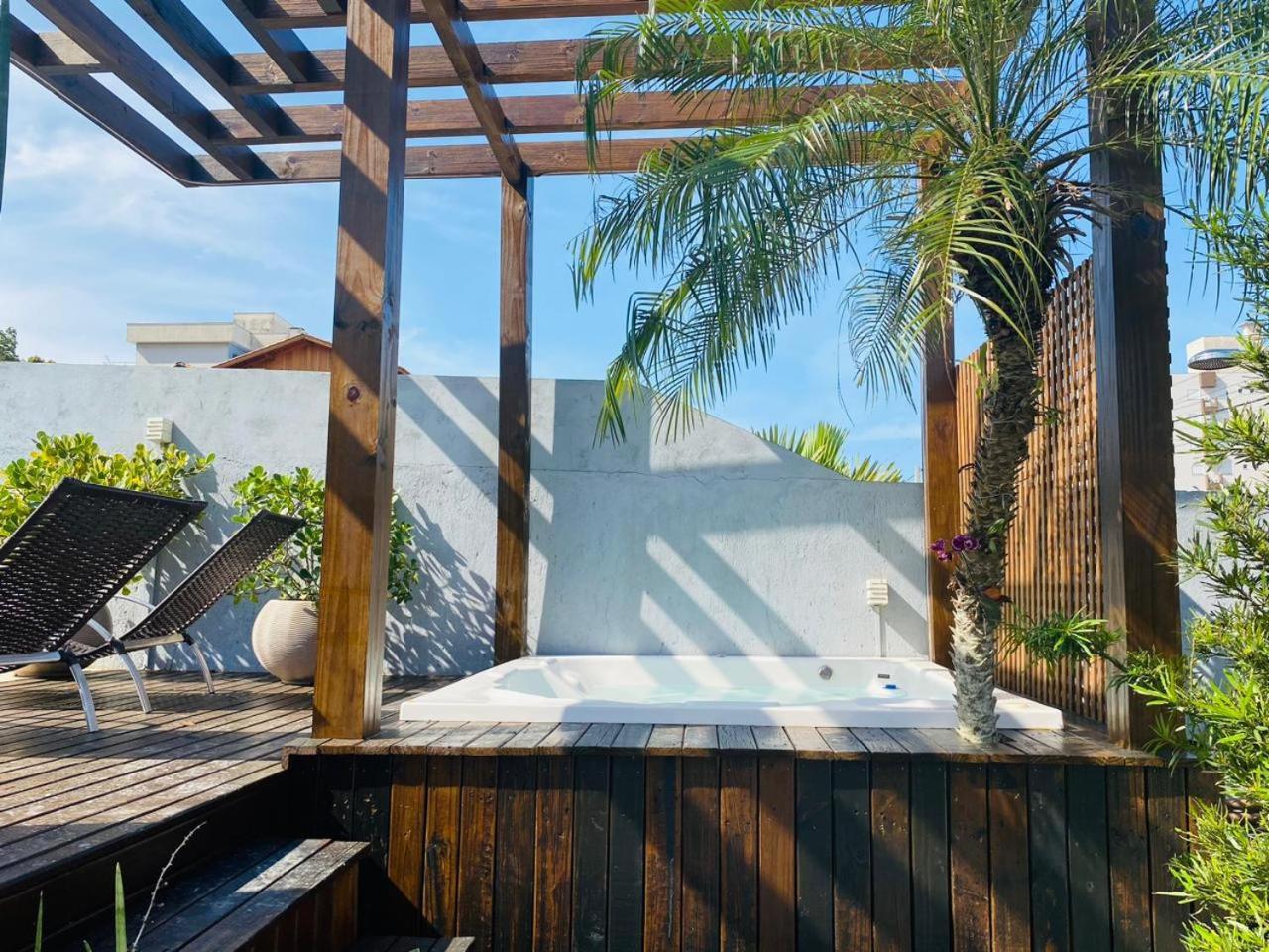 Residencial Com Piscina Possui Jacuzzi Aquecida Com Hidromassagem Villa Bombinhas Luaran gambar