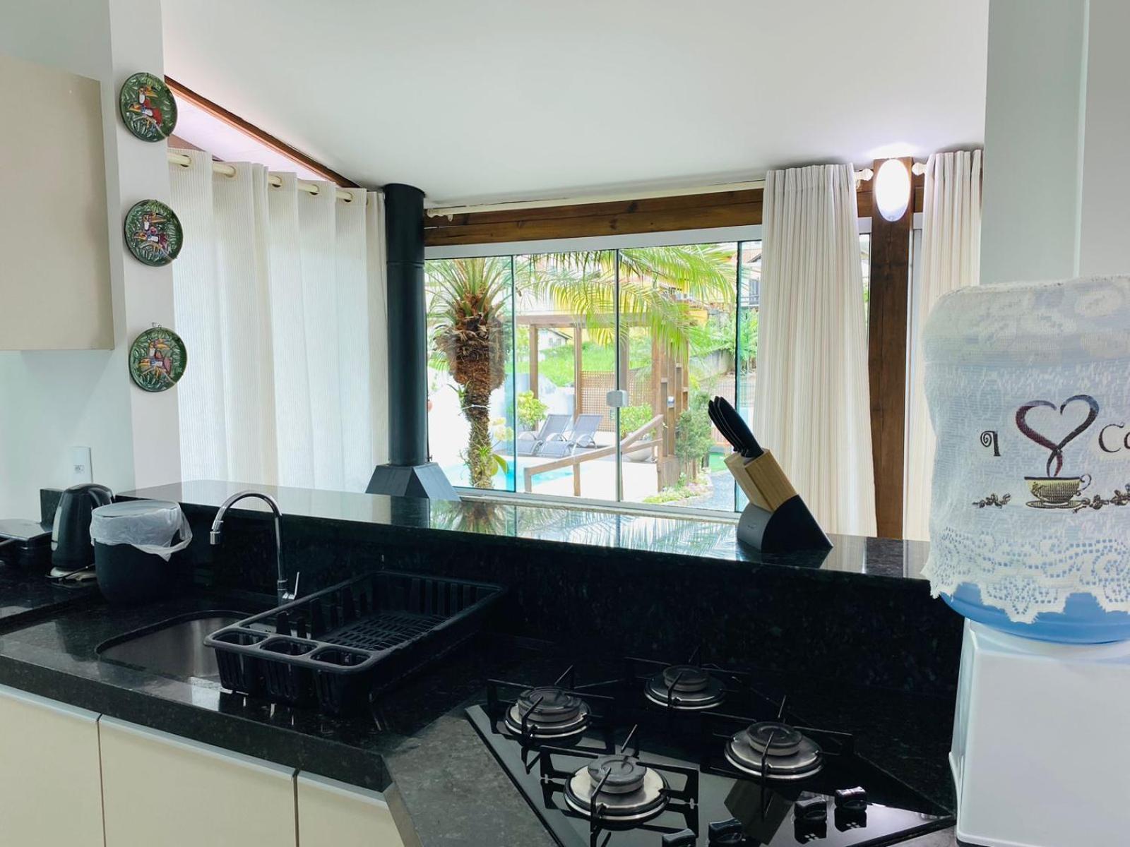 Residencial Com Piscina Possui Jacuzzi Aquecida Com Hidromassagem Villa Bombinhas Luaran gambar