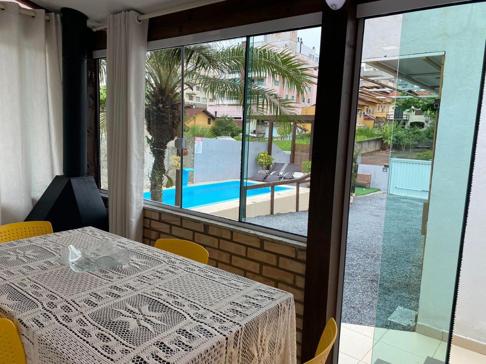 Residencial Com Piscina Possui Jacuzzi Aquecida Com Hidromassagem Villa Bombinhas Luaran gambar