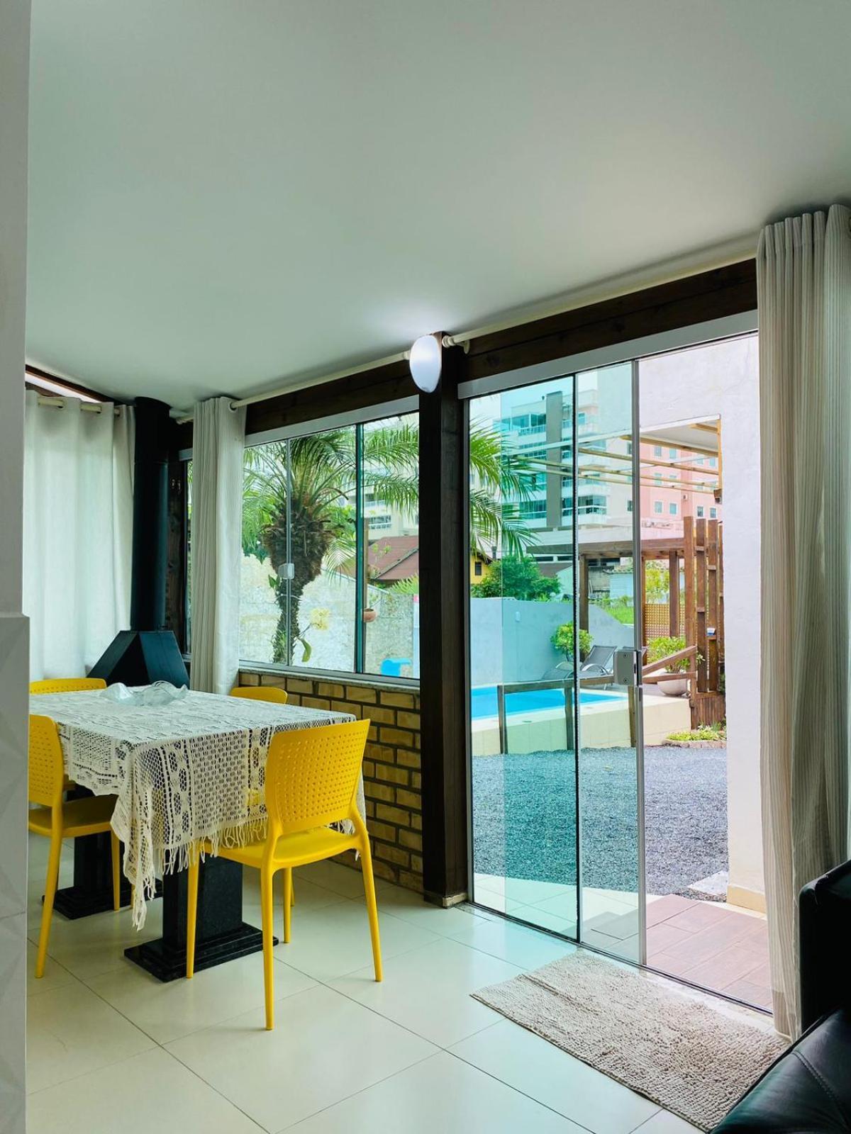 Residencial Com Piscina Possui Jacuzzi Aquecida Com Hidromassagem Villa Bombinhas Luaran gambar